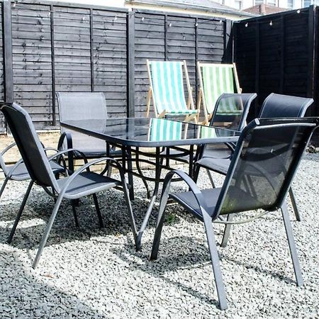 Chic Beach Getaway Margate Bagian luar foto
